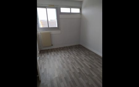 Location Appartement 4 pièces 73 m² Le Blanc - Photo 3