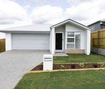 Spacious 4-Bedroom, 2-Bathroom House - Photo 6