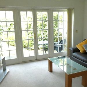 2 bedroom property to rent - Photo 2