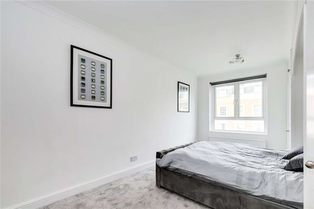 This newly decorated, bright two-bedroom apartment is situated on Milner Street in Chelsea. - Photo 4