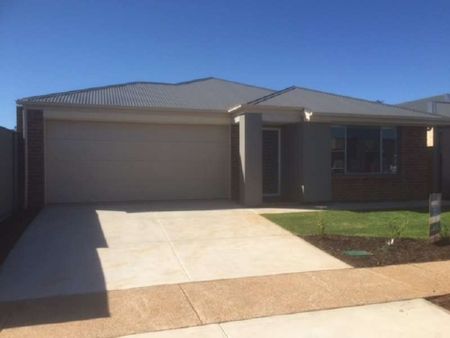 4 Bedroom Property in Eyre - Photo 5