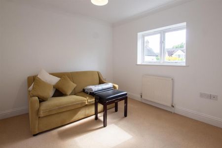 4 bedroom detached house to rent - Photo 3