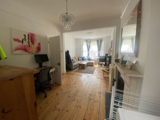 4 Bed Terraced House, Claxton Grove, W6 - Photo 1