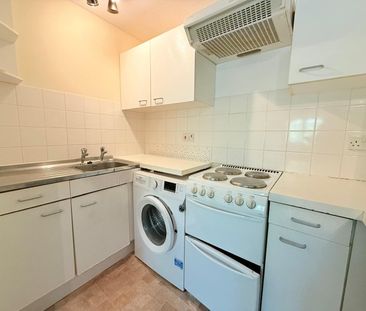 Houlton Court, Bagshot - 1 bedroomProperty for lettings - Seymours - Photo 4