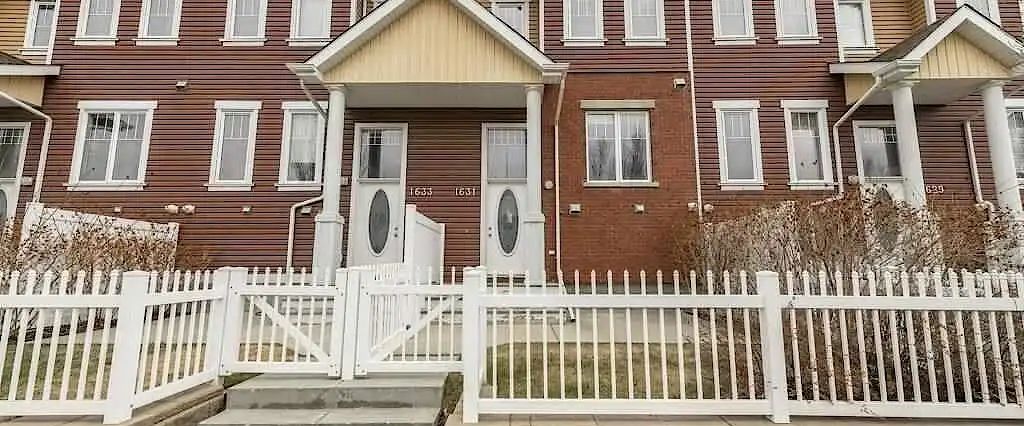 Modern 3 bed & 2.5 bath townhouse with double attach garage in Terwillegar — 3 Bedrooms Townhouse - Photo 1