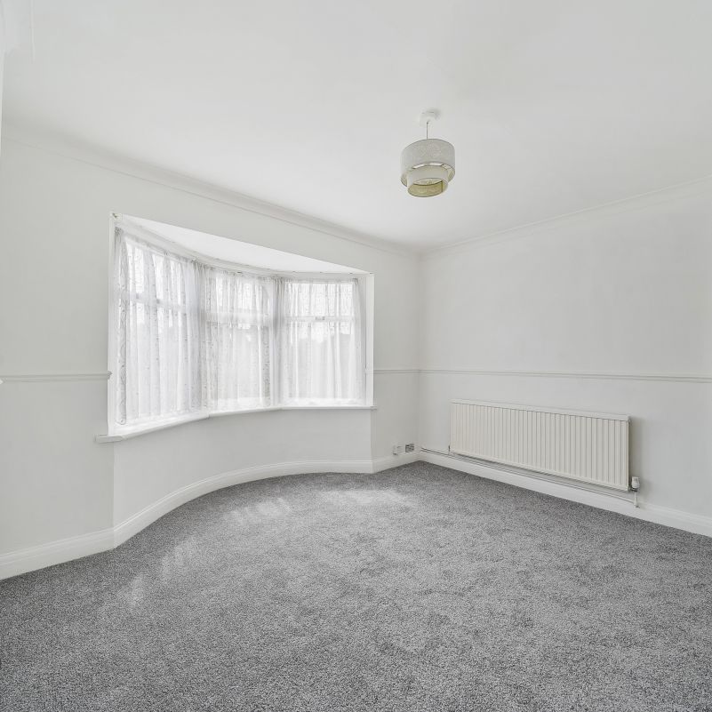 Balfour Grove, London, N20 - Photo 1