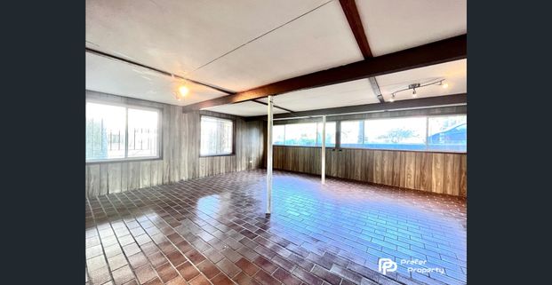 Pooled house of 3 bedroom + extra downstairs area - RARE on market - Photo 1