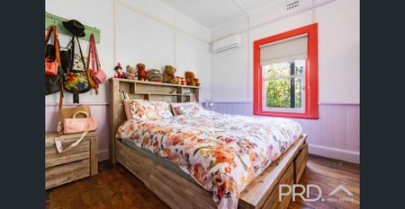 CHARACTER FILLED 3 BEDROOM FAMILY HOME - Photo 2