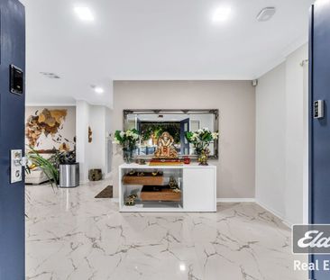 Beautiful double storey opposite the Wyndham Village shopping centre ! - Photo 6