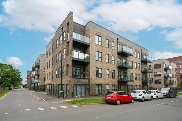 2 bedroom flat to rent - Photo 1