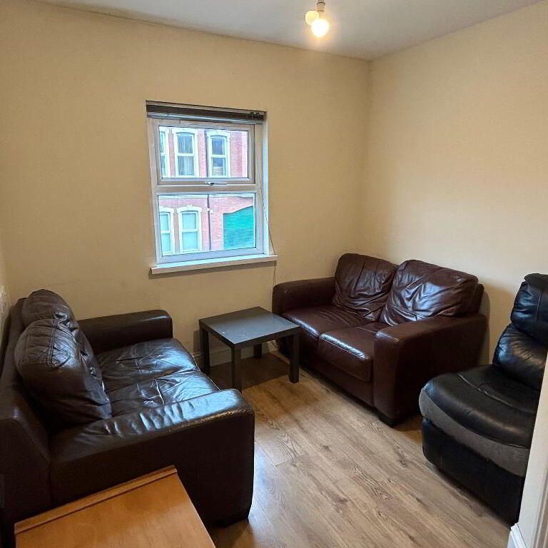 Great 5 Bedroom Apartment, 2b Rugby Avenue, Queens Quarter, Belfast, BT7 1RG - Photo 1