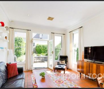 Gorgeous home with modern extension - Photo 4