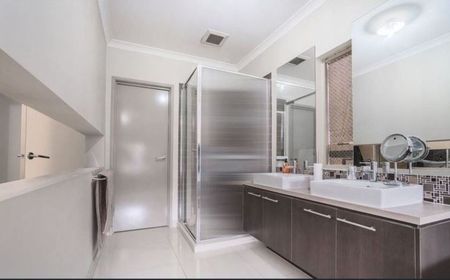 Stunning 3 Bedroom Home in Craigieburn - Photo 5