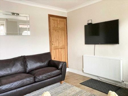 2 bedroom terraced house to rent - Photo 2