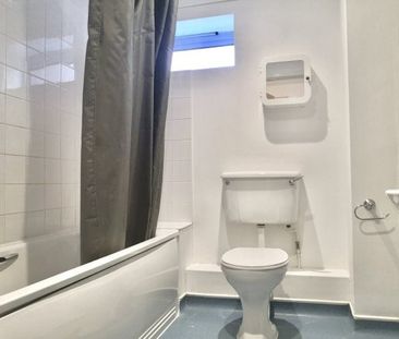 Jassi Court, Portsmouth - Photo 3