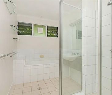 LIGHT-FILLED FAMILY HOME! - Photo 5