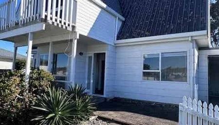 Character Galore - Photo 2