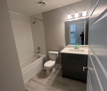 For Lease - 3265 Carding mill Trail Unit# 108, Oakville, Ontario - Photo 3