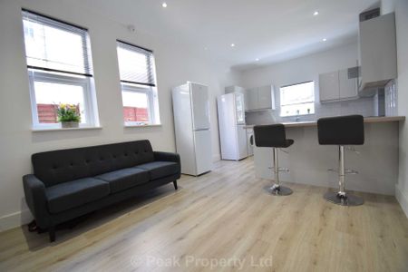 ROOM 6 - West Road, Westcliff On Sea - Photo 3