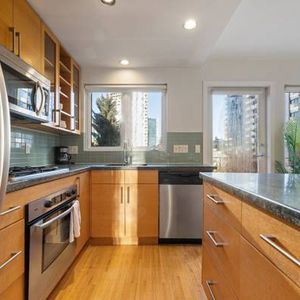 AVAILABLE Feb 1st- Pet Allowed Furnished 3 BR @ 1540 Haro -Penthouse - Photo 2