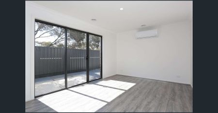 Modern comfort in a convenient location - Photo 2