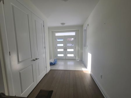 For Lease - 3246 Chimney Swift Crescent, Pickering, Ontario - Photo 5