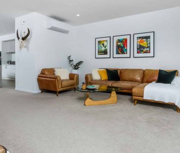 Fab spacious family home in great location with Double Garage!! - Photo 3