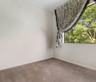 Superb Living - Unbeatable Location - Photo 4