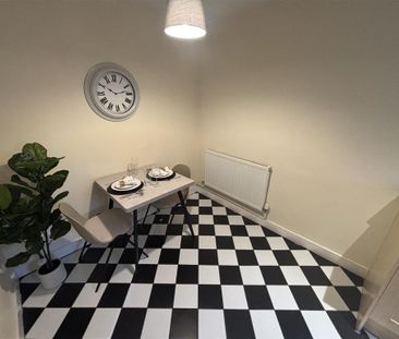 4 bedroom townhouse to rent - Photo 3