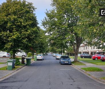Cosy room in 5-bedroom house in Sandyford, Dublin - Photo 5