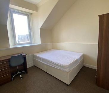 3 bedroom flat to rent - Photo 2