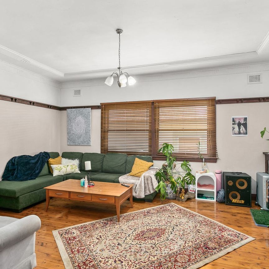 Newly Renovated 3 Bedroom Home. - Photo 1