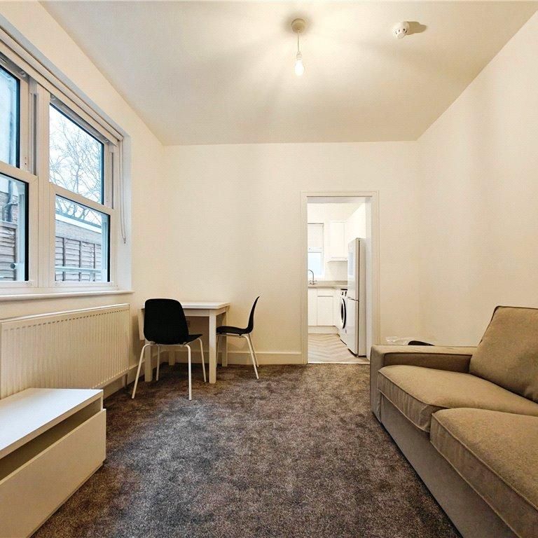 1 bedroom in a house share to rent - Photo 1