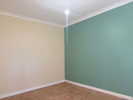 2 Bedroom - Quiet West Location - Photo 2
