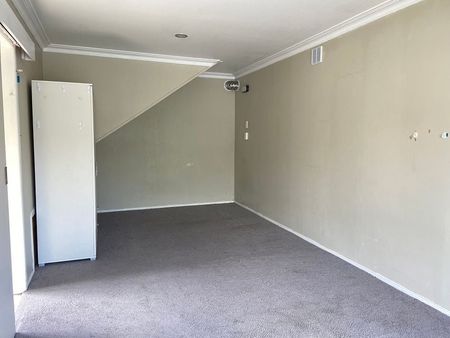 3 Bedroom House in Hillcrest - Available Now - Photo 4