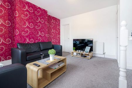 Flat 1, 390 KIRKSTALL ROAD Leeds - LS4 2HQ - Photo 5