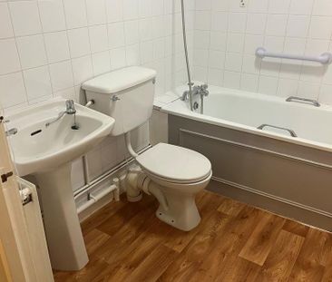 2 bedroom maisonette to rent - Photo 5