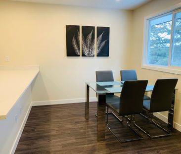 Fully Furnished, Renovated, 2 Bedroom Corner Townhouse In Varsity Nw - Photo 1