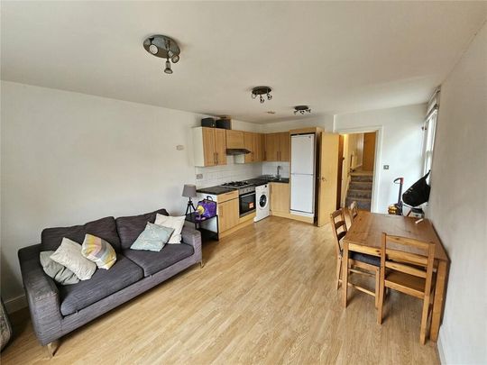 3 Bed Flat, Heyford Terrace, SW8 - Photo 1