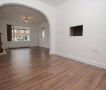 3 bedroom end of terrace house to rent - Photo 1