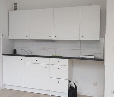 1 Zimmer Wohnung EBK Balkon Düsseldorf Lohausen Flughafen Messe - Foto 1