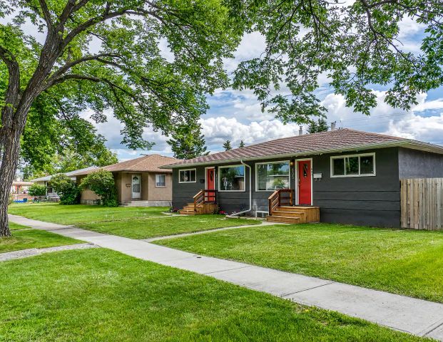 Collingwood - Newly Renovated 2 Bedroom 1 Bathroom Main Floor — 2 Bedrooms Main Floor - Photo 1