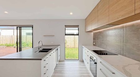 HALSWELL - MODERN THREE BEDROOMS, DOUBLE GARAGE - Photo 2