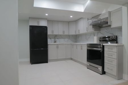 For Lease - 867 Viscount Road, London South, Ontario - Photo 3