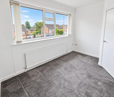 4 bedroom semi-detached house to rent - Photo 3