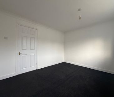 4 Bed Terraced House, Cottingley Drive, LS11 - Photo 5