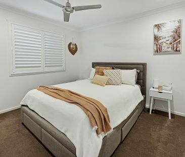 Bright, Spacious & Steps from the Water – Coastal Living at Its Best - Photo 4