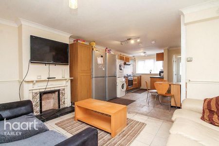 1 bedroom in a house share to rent - Photo 2