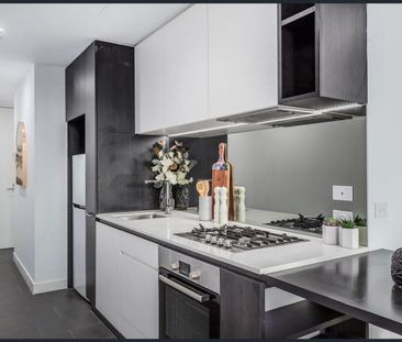 Stylish Corner Apartment with Breathtaking Views in Box Hill - Photo 6