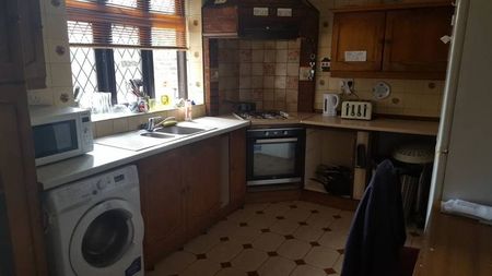 3 Bed Terraced House, Berwick Road, E16 - Photo 5